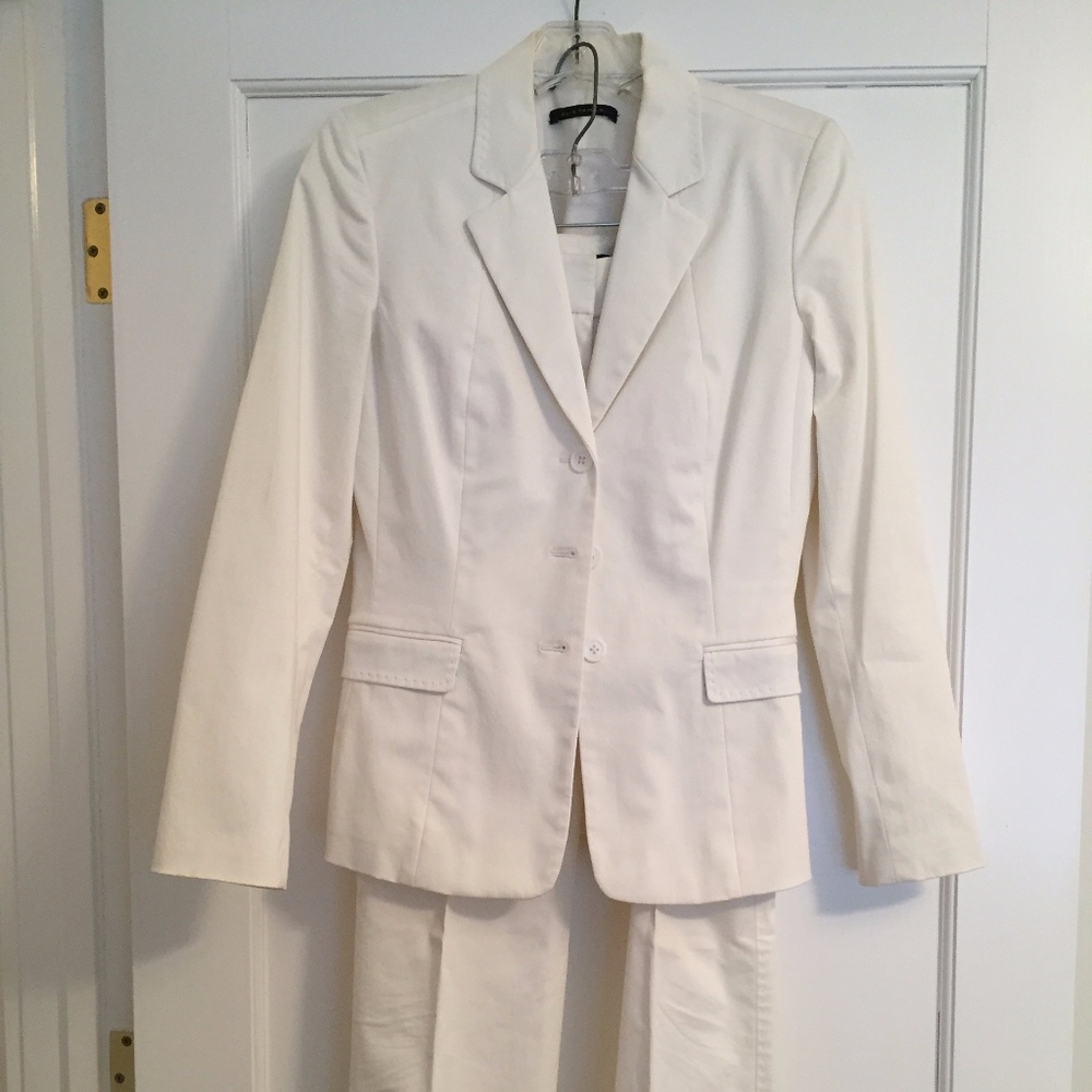 Elie Tahari white pant suit